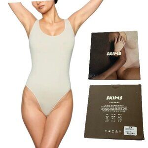 SKIMS Essential Scoop Neck Bodysuit Agave Womens L/XL